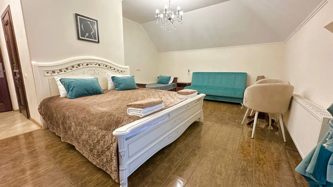 Номер 4-5 человек