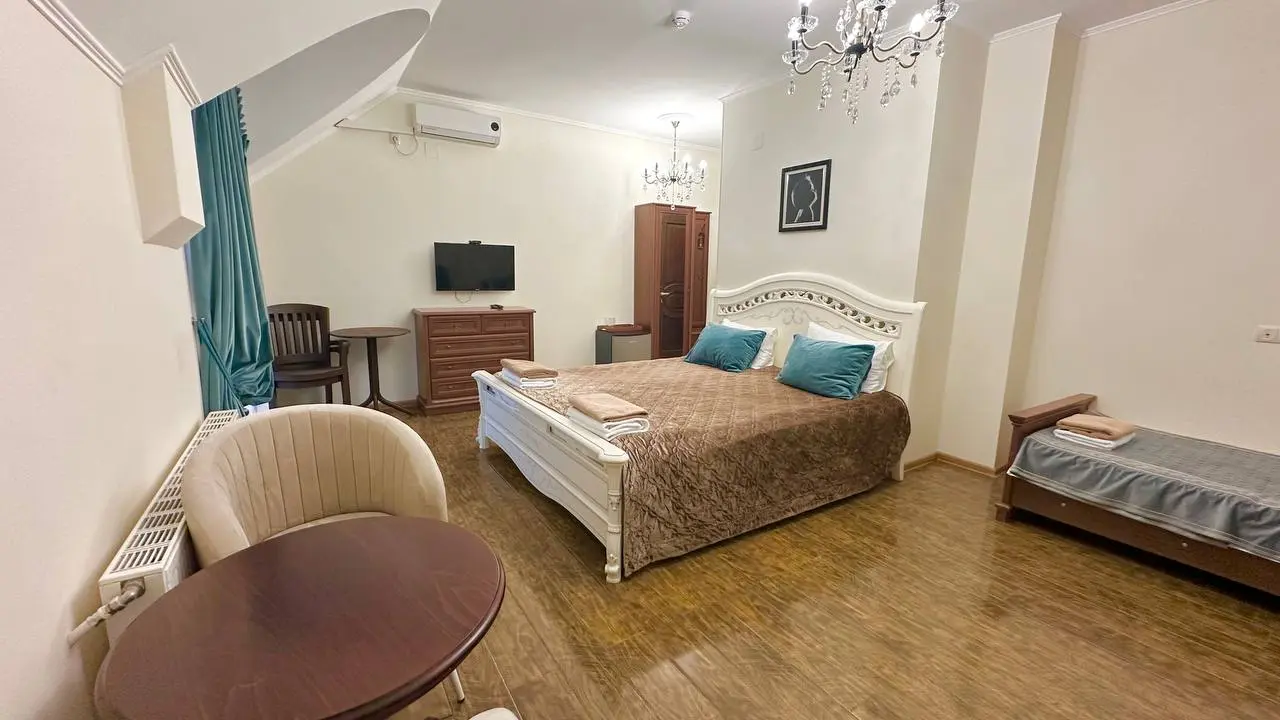 Номер 4-5 человек