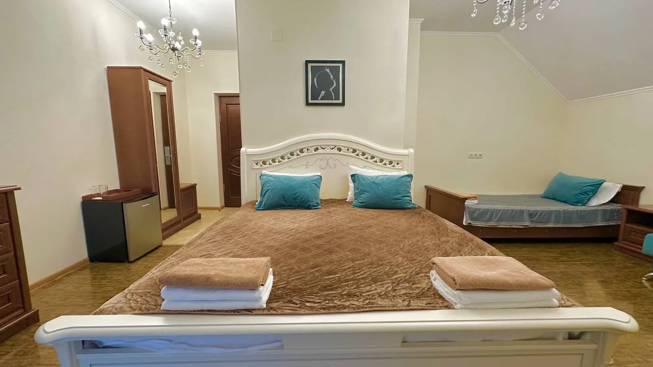 Номер 4-5 человек