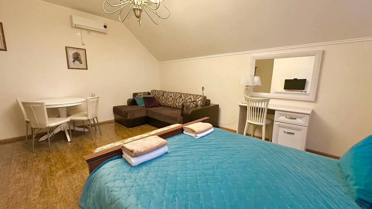 Номер 4-5 человек