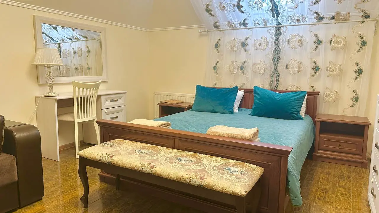 Номер 4-5 человек