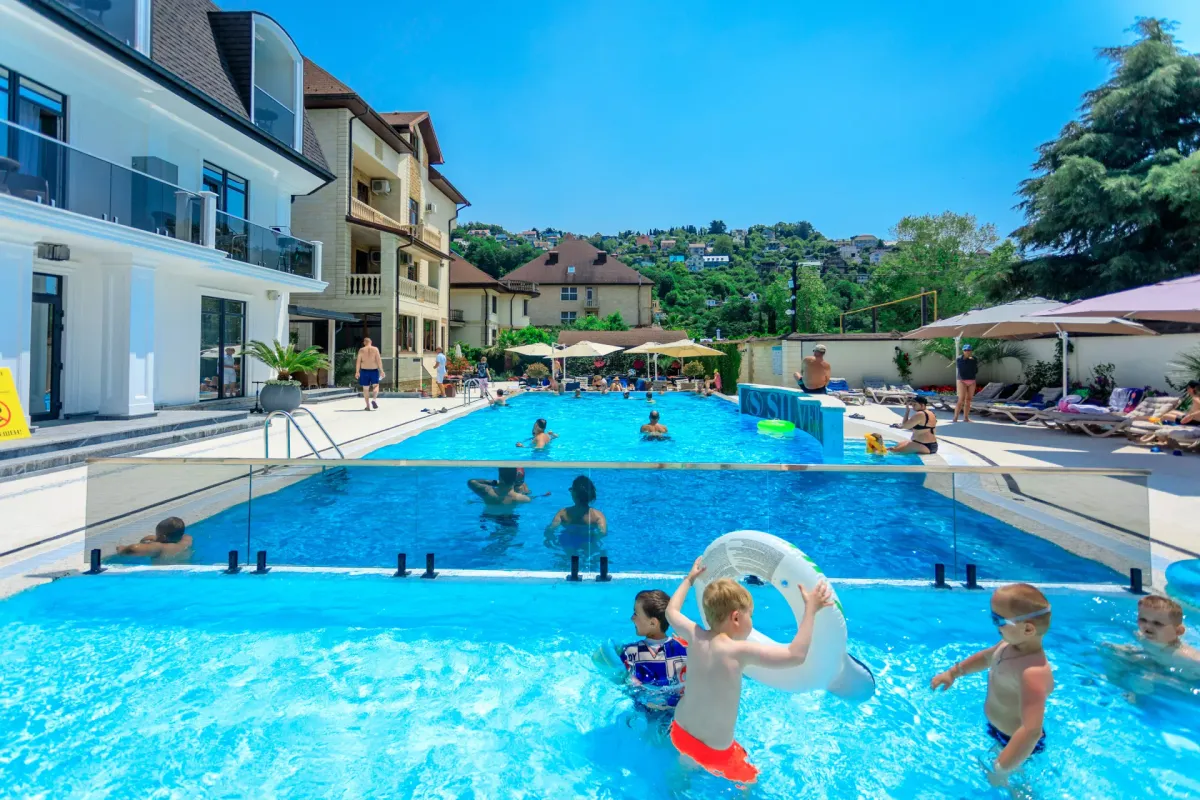 Отели всё включено в Лазаревском: ТОП-7 для семей с детьми 2026